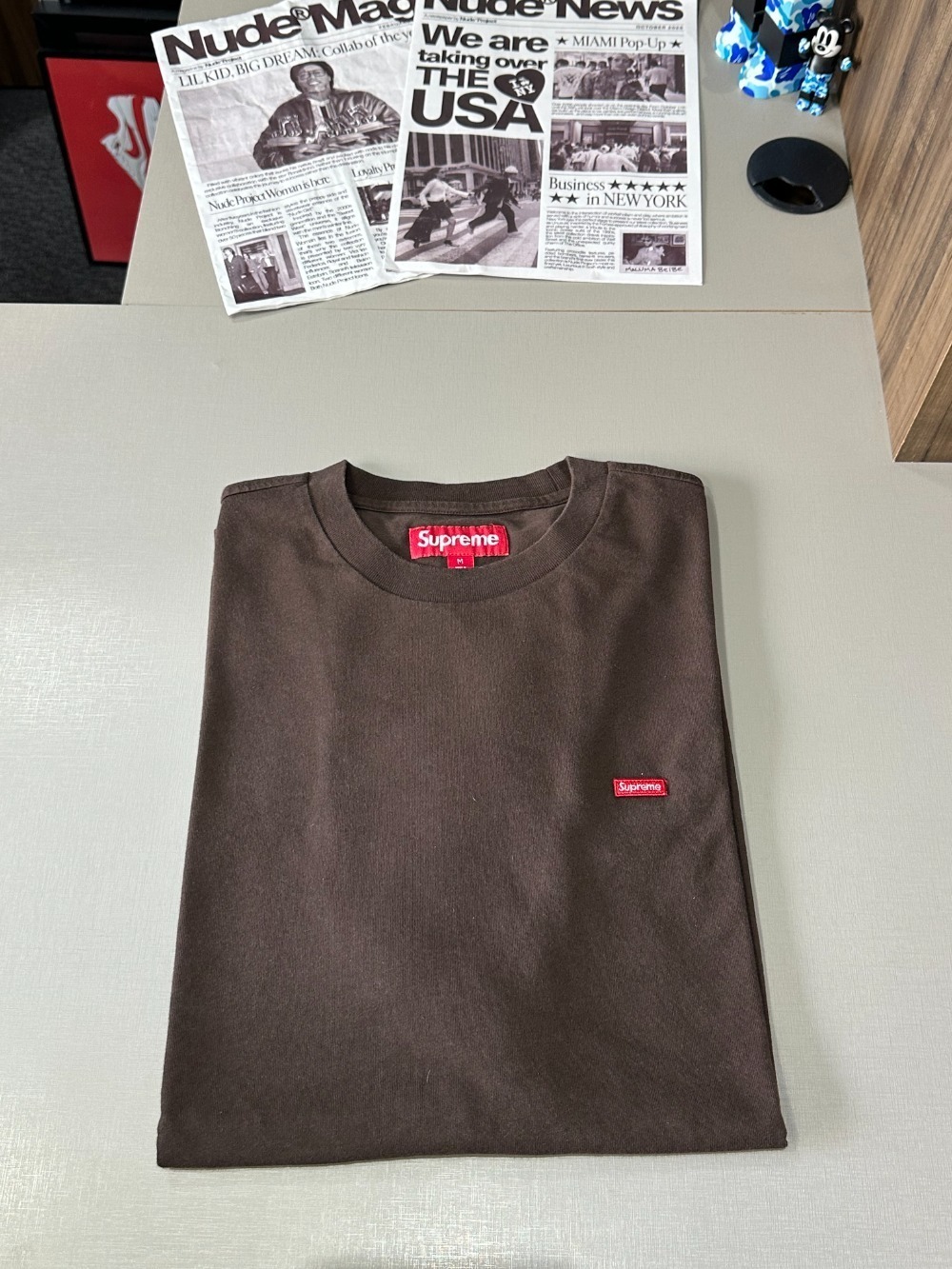 Camiseta Supreme Small Box Tee Dark Brown SS26-W10 — XG, Novo