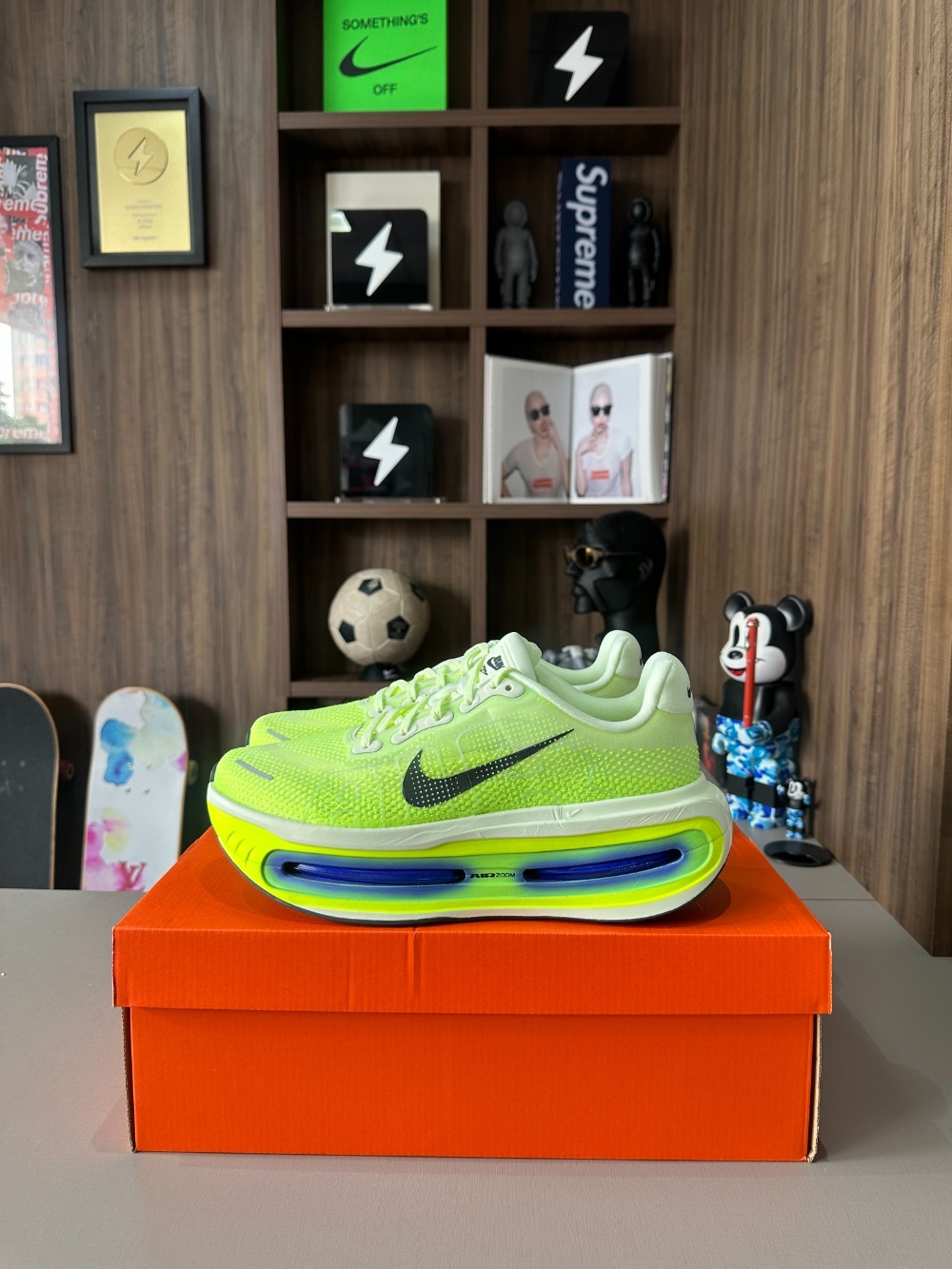 Nike Vomero Premium Volt Tint Sapphire — 44, Novo