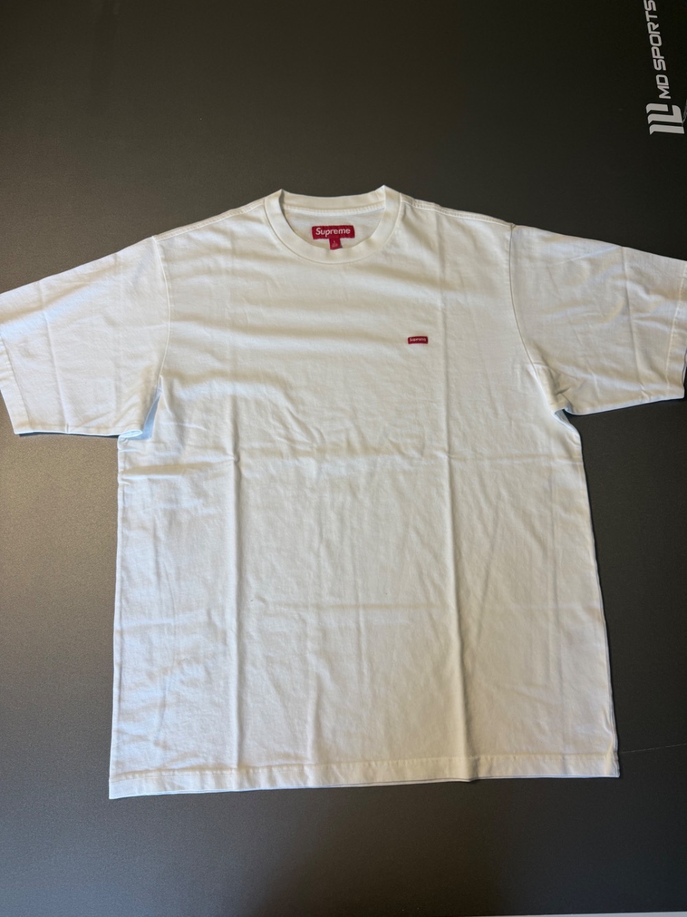 Camiseta Supreme Small Box Tee White SS26-W10 — G, Novo