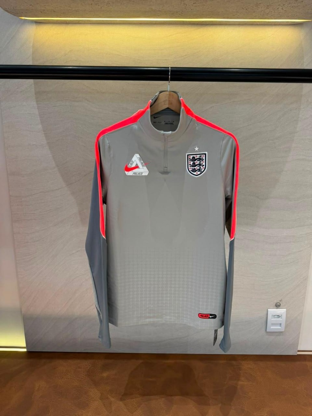 England x Palace x Nike Camiseta Long Sleeve Strike Drill Pewter Grey — M / XG, Novo
