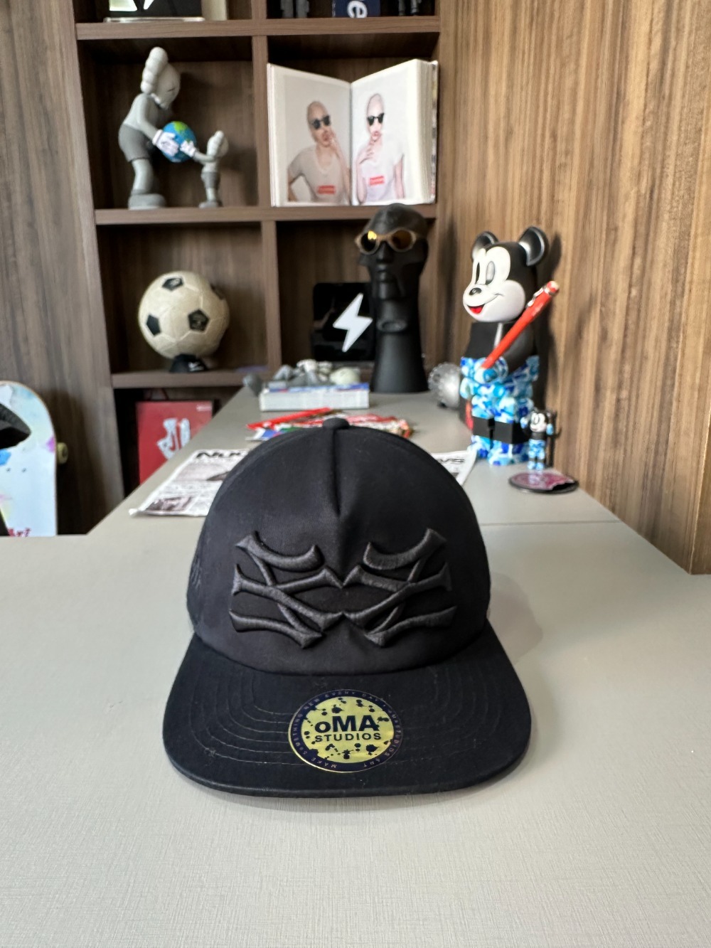 Boné oMA Studios NY NY Triple Black — Único, Novo