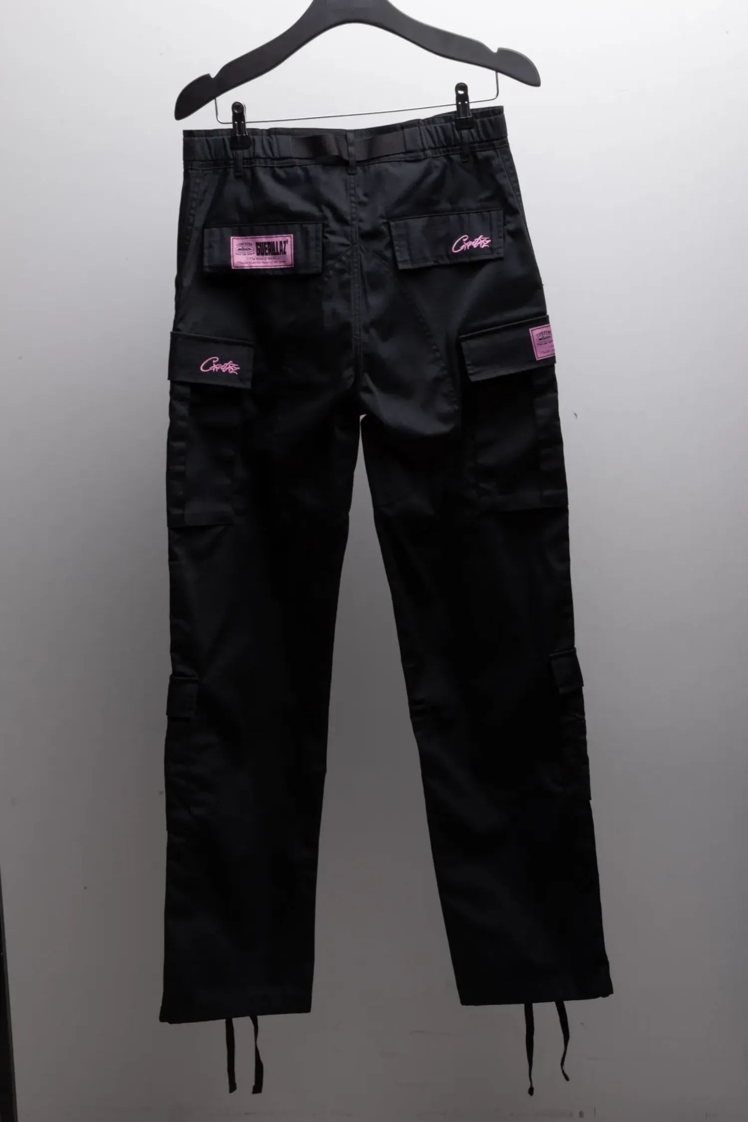 Foto 2 de Calça Corteiz Cargo Guerrilaz Black Pink — M, Novo
