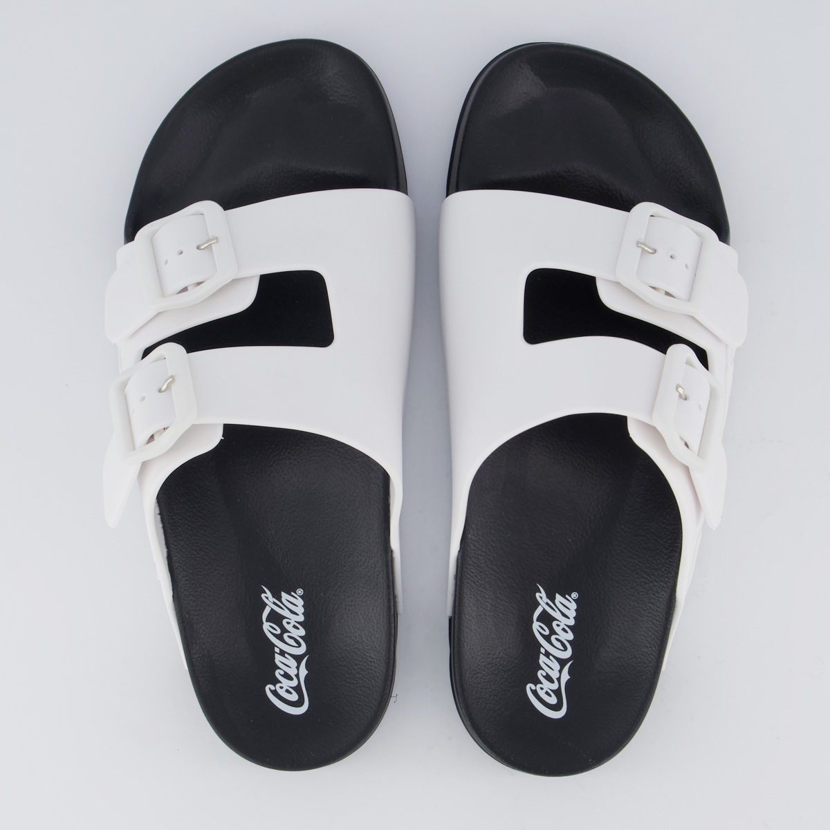 Chinelo Coca Cola Ares Preto e Branco