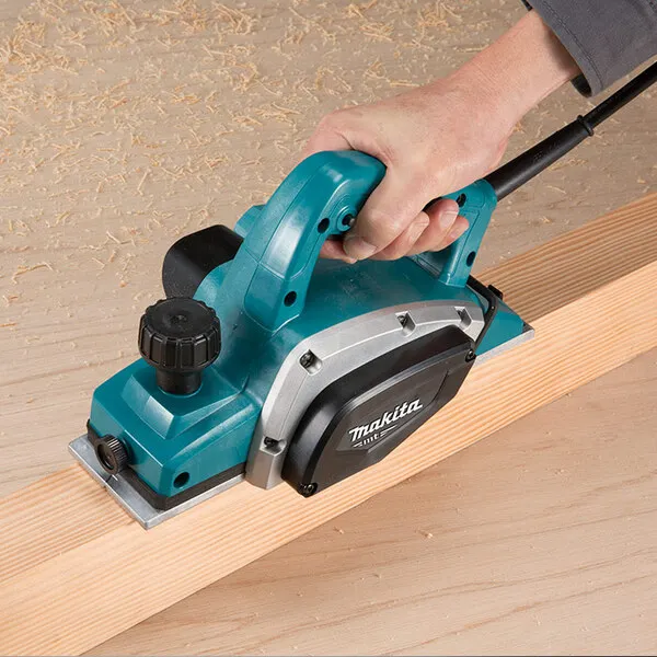PLAINA 82MM (3 1/4POL) MAKITA M1902B-127V