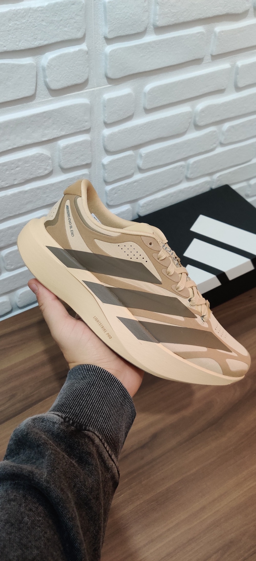 adidas Adizero EVO SL EXO Suede Lightstrike Pro Magic Beige — 41, Novo