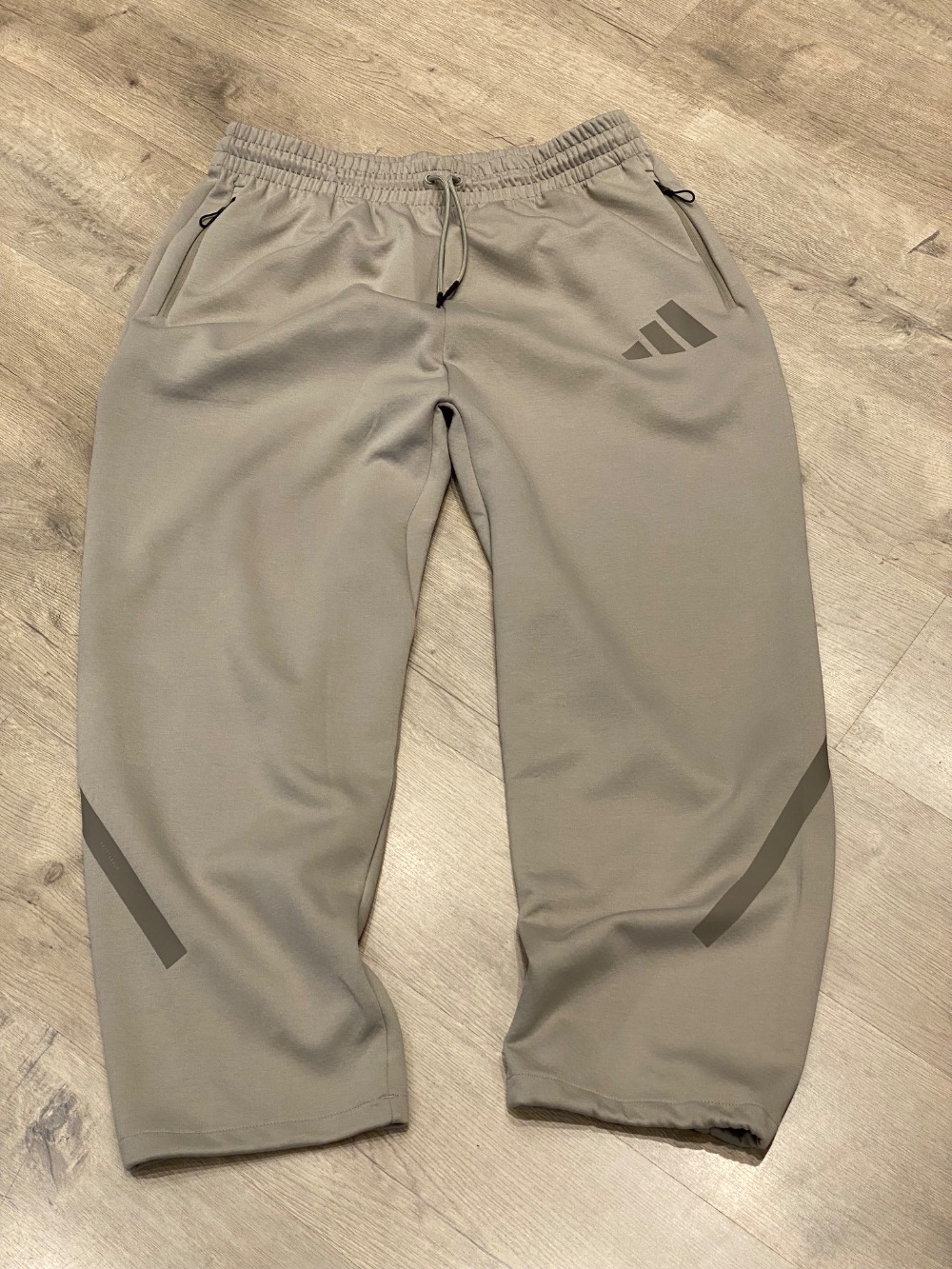 Calça adidas Open-Hem Z.N.E. Putty Beige — P / M / G / XG, Novo