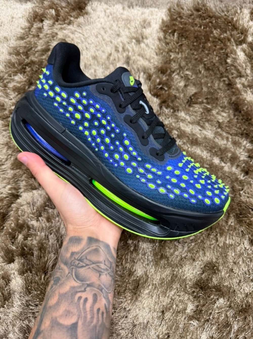 Nike Vomero Premium Rush Violet Volt Glow — 43, Novo