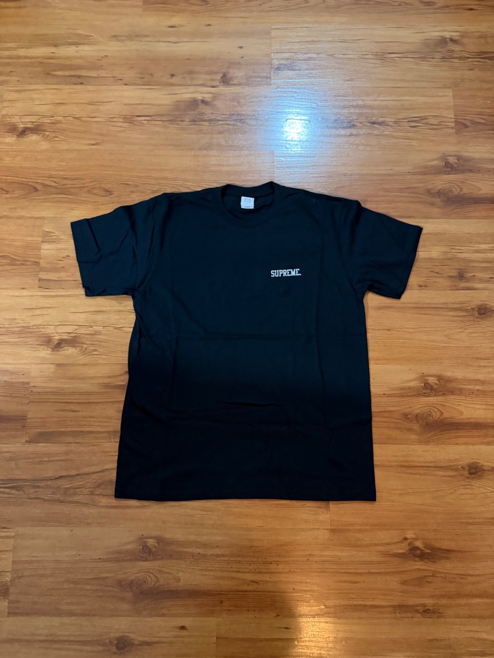 Mike Kelley x Supreme Camiseta Banner Black SS26-W8 — G, Novo