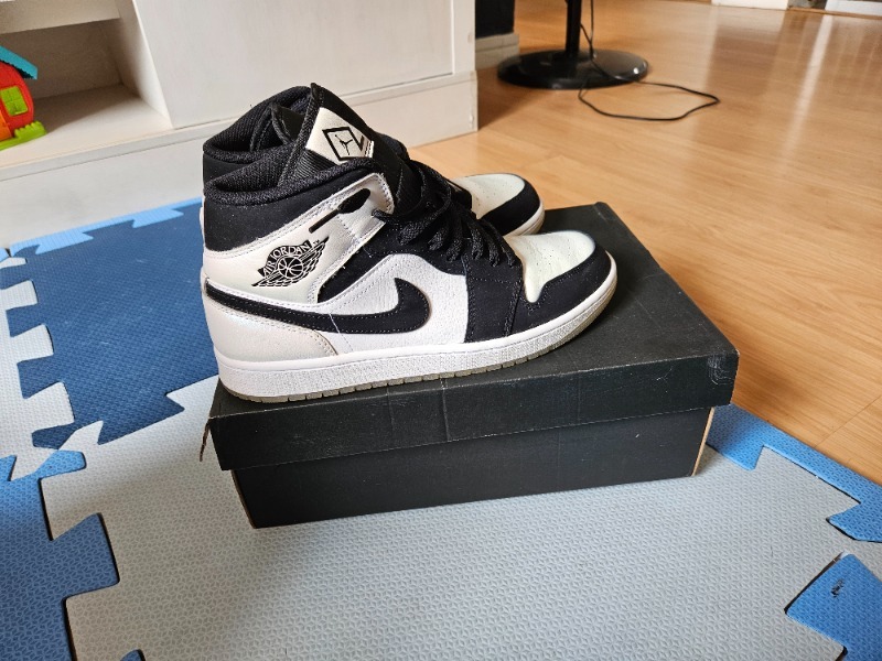 Foto 2 de Air Jordan 1 Mid SE Diamond — 41, Usado