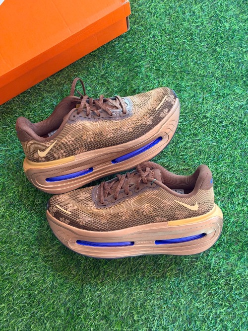 Nike Vomero Premium Flat Stout — 40, Novo