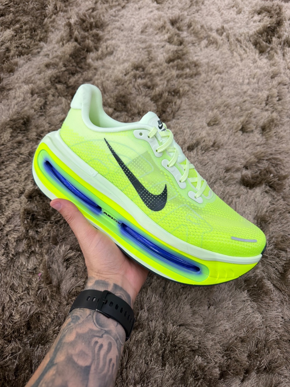 Nike Vomero Premium Volt Tint Sapphire — 43, Novo