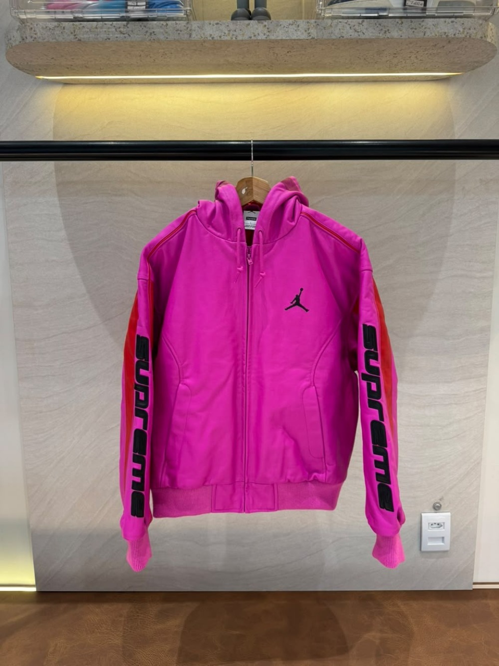 Air Jordan x Supreme Jaqueta Hooded Leather Pink SS26-W15 — P, Novo