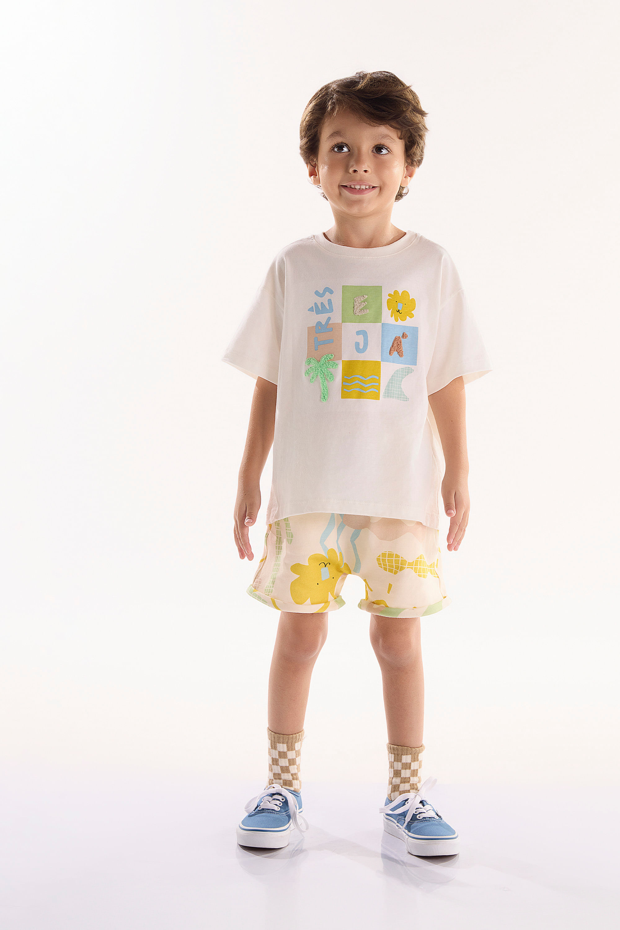Conjunto Beiramar Infantil com Camiseta e Short (Off White) Três e Já — 01