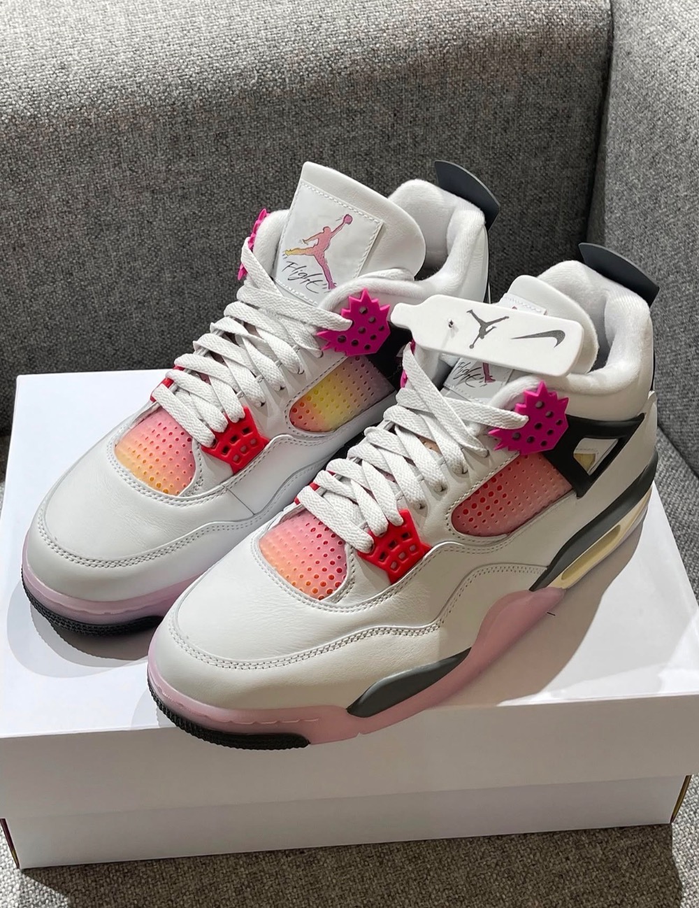 Air Jordan 4 Retro Comic — 38, Novo