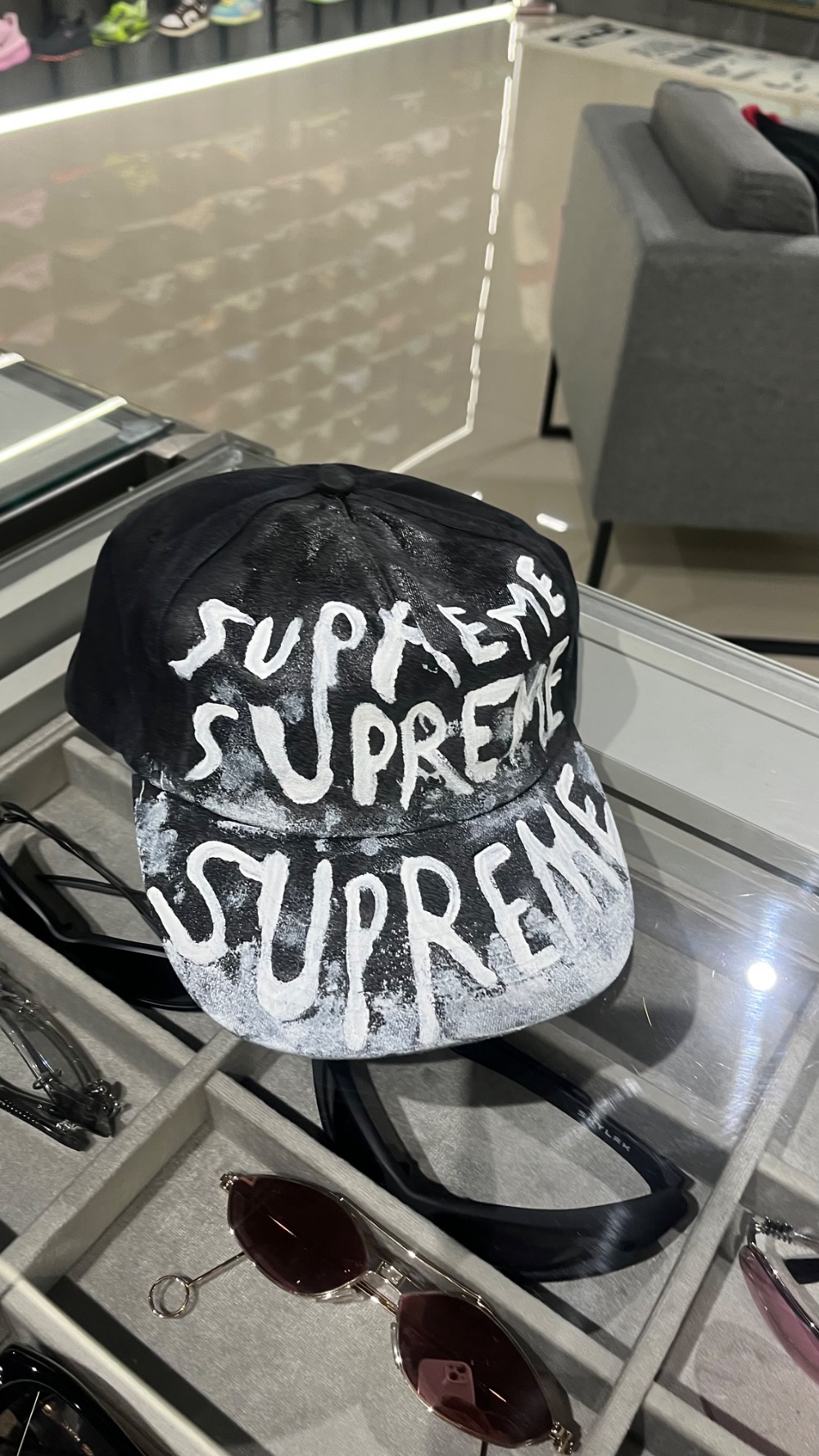 Josh Smith x Supreme Boné Painted 5-Panel Black FW26-W3 — Único, Novo