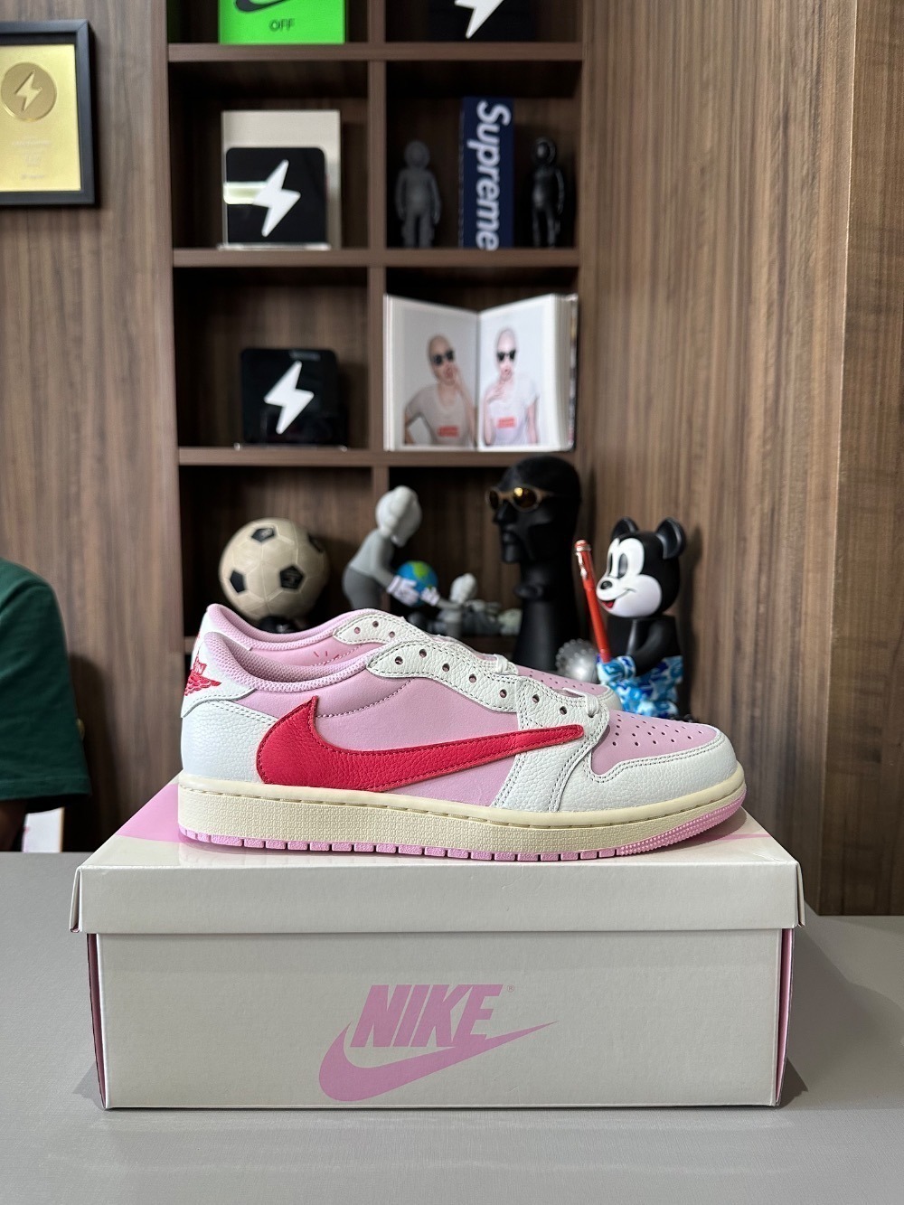 Travis Scott x Air Jordan 1 Low OG SP Sail Tropical Pink — 35, Novo