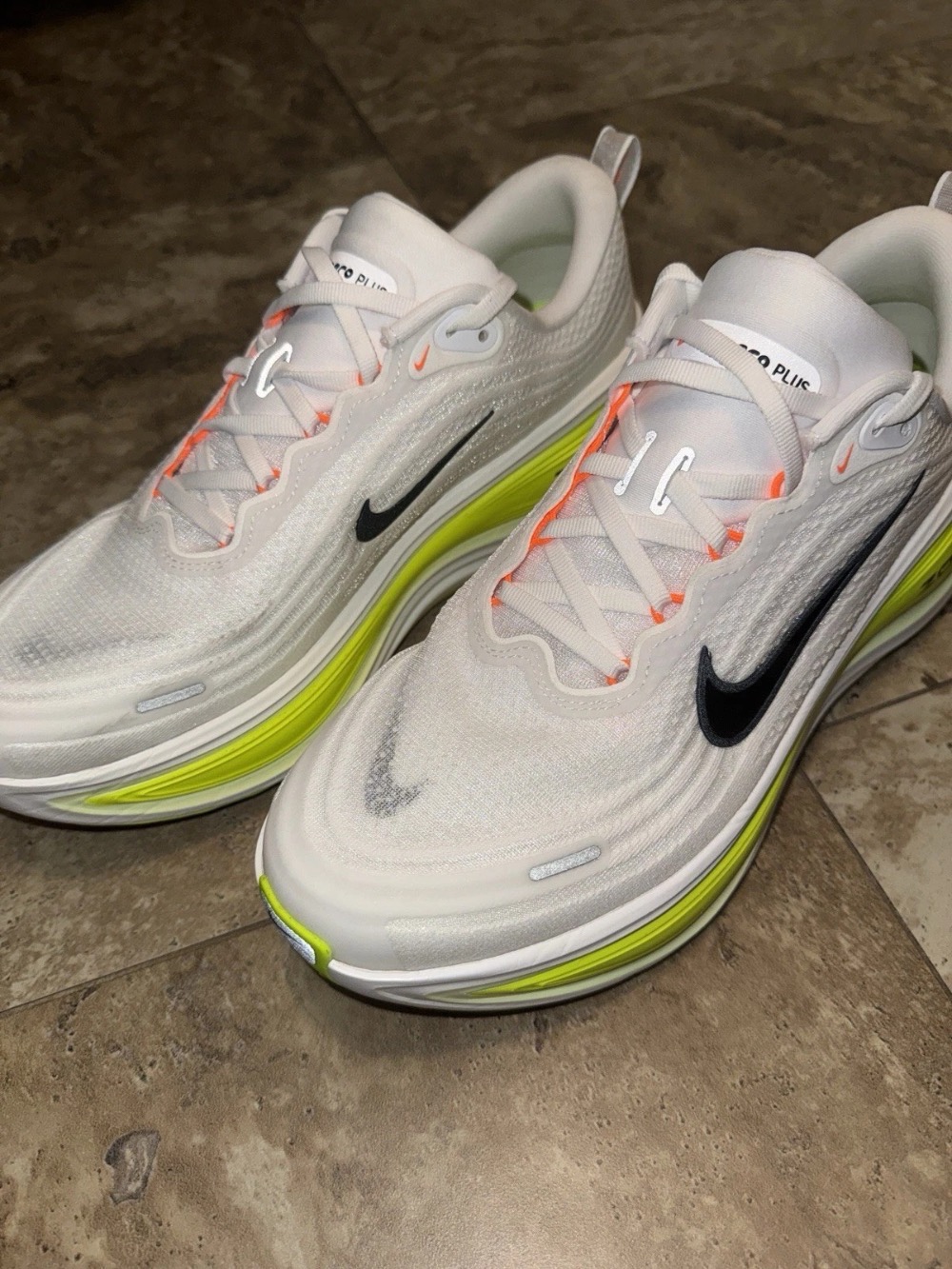 Nike Vomero Plus White Volt Barely Black — 37.5, Novo
