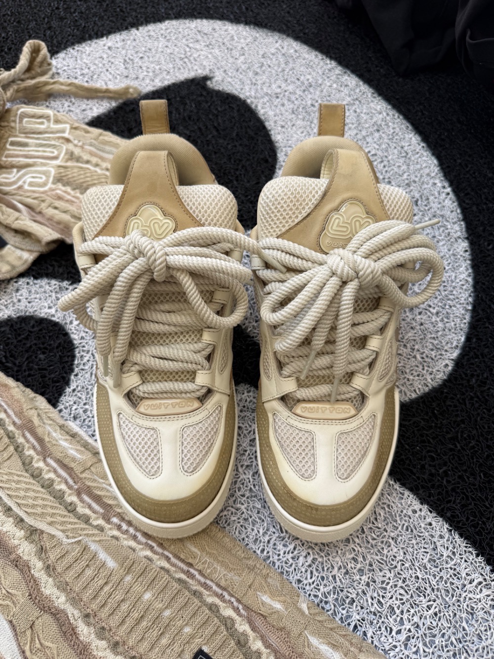 Louis Vuitton LV Skate Sneaker Beige White — 40, Usado