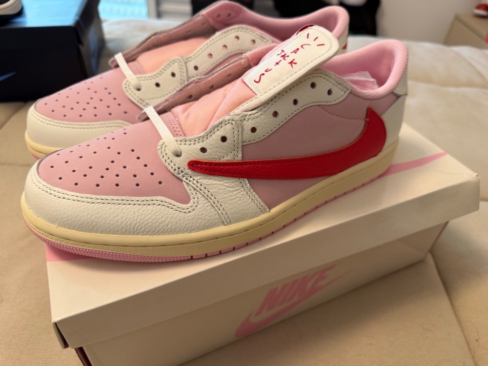Travis Scott x Air Jordan 1 Low OG SP Sail Tropical Pink — 43, Novo