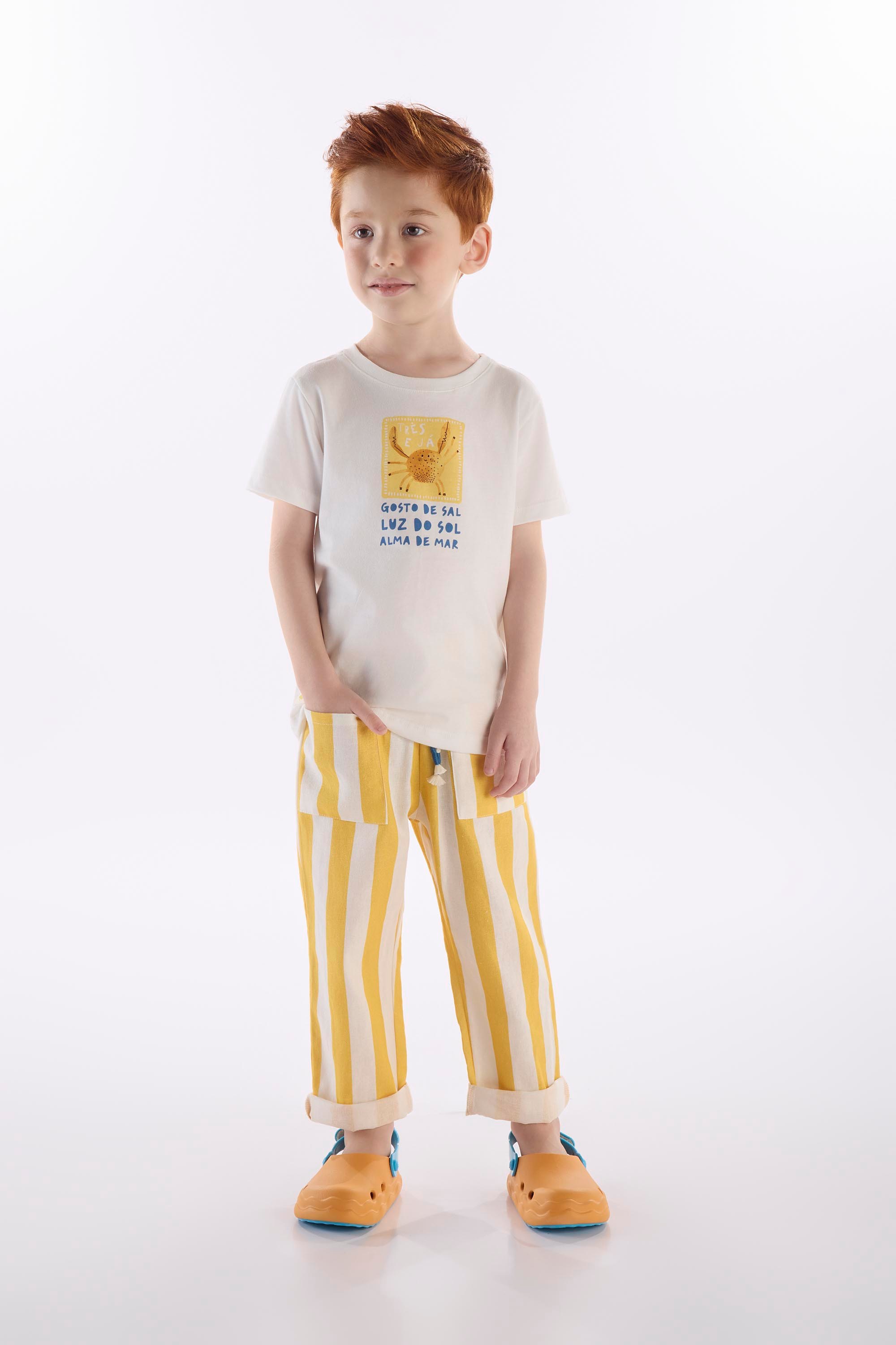 Conjunto Solar Infantil com Camiseta e Calça (Off White) Três e Já — 01