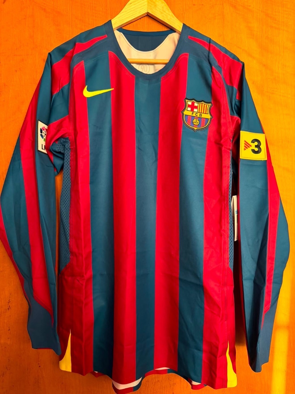 Camisa Nike FC Barcelona Re-Issue 2005/06 Ronaldinho #10 Home Jersey — XG, Novo