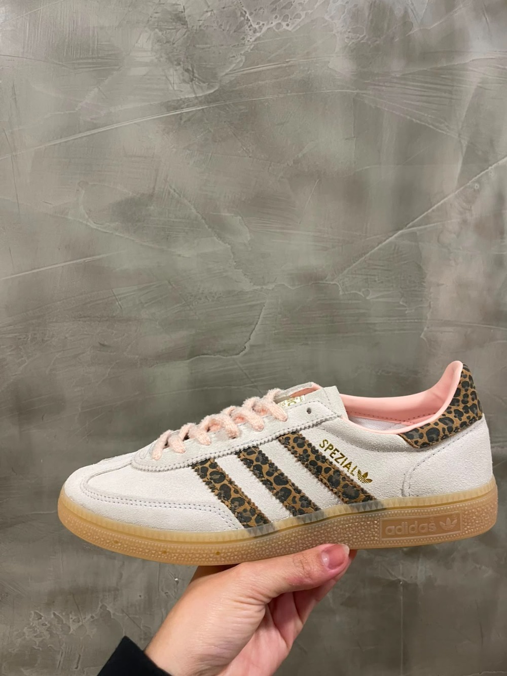 adidas Handball Spezial J Crystal White Cardboard Blush Pink — 34 / 35 / 36 / 37 / 38, Novo