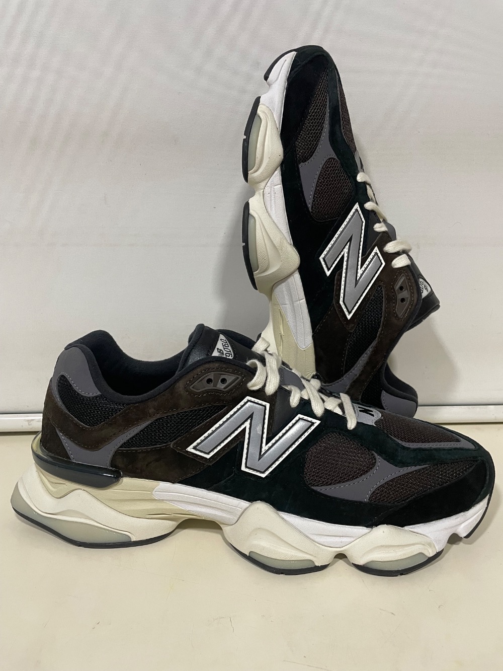 New Balance 9060 Brown Black — 42.5, Novo