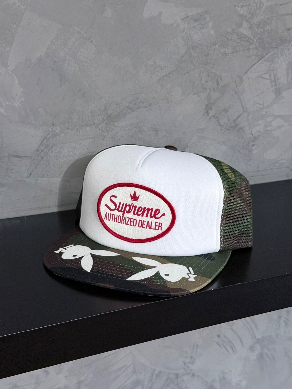 Playboy x Supreme Boné Mesh Back 5-Panel Woodland Camo SS26-W3 — Único, Novo