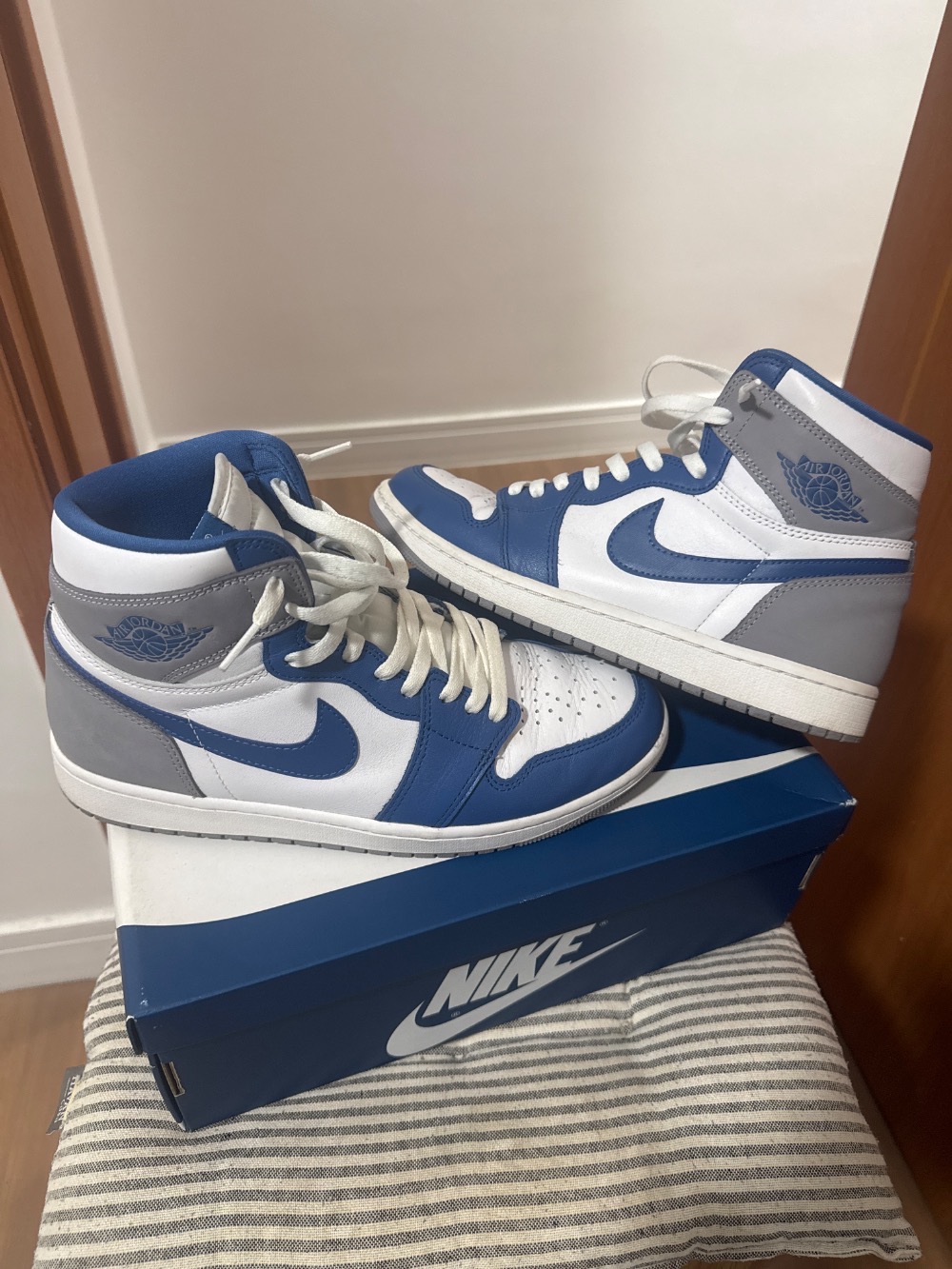 Air Jordan 1 High OG True Blue — 42, Usado