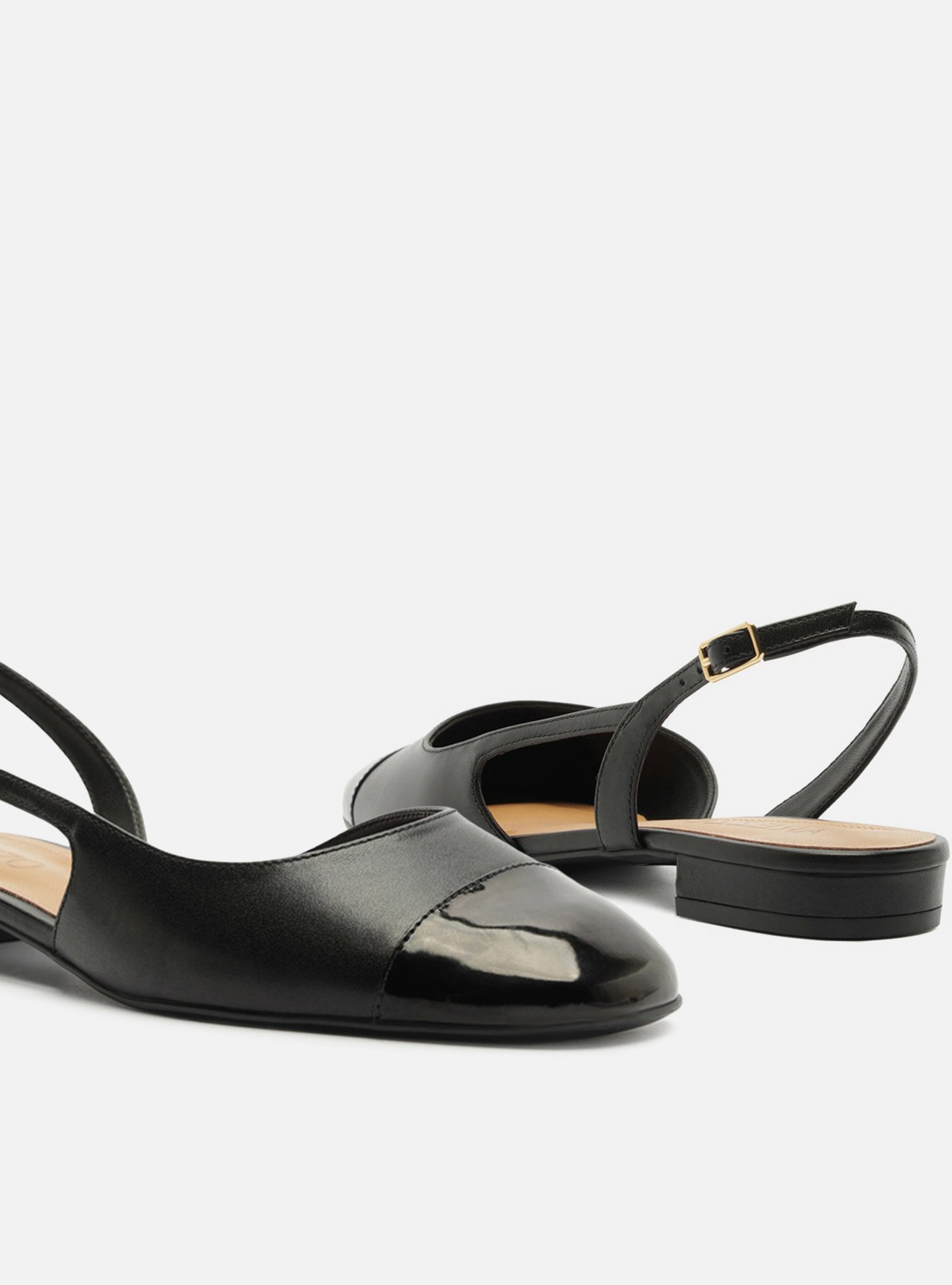 Foto 4 de Sapatilha Preta Couro Slingback Cap Toe Verniz