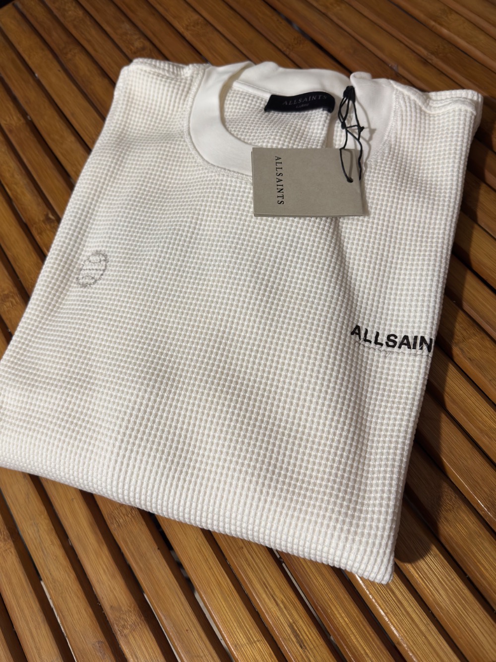 Camiseta AllSaints Emblem Oversized Long Sleeve Cottage White — P, Novo