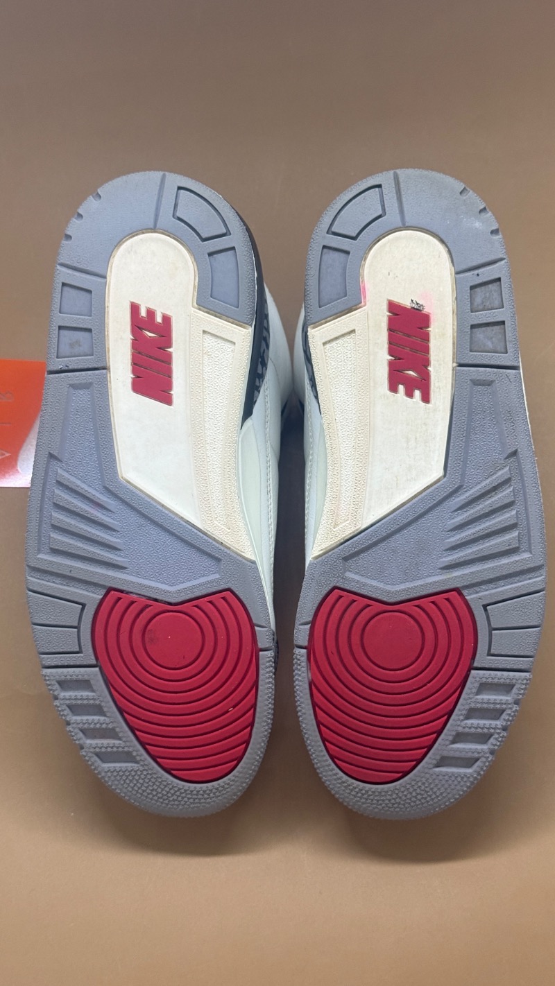 Foto 4 de Air Jordan 3 White Cement Reimagined — 39, Usado