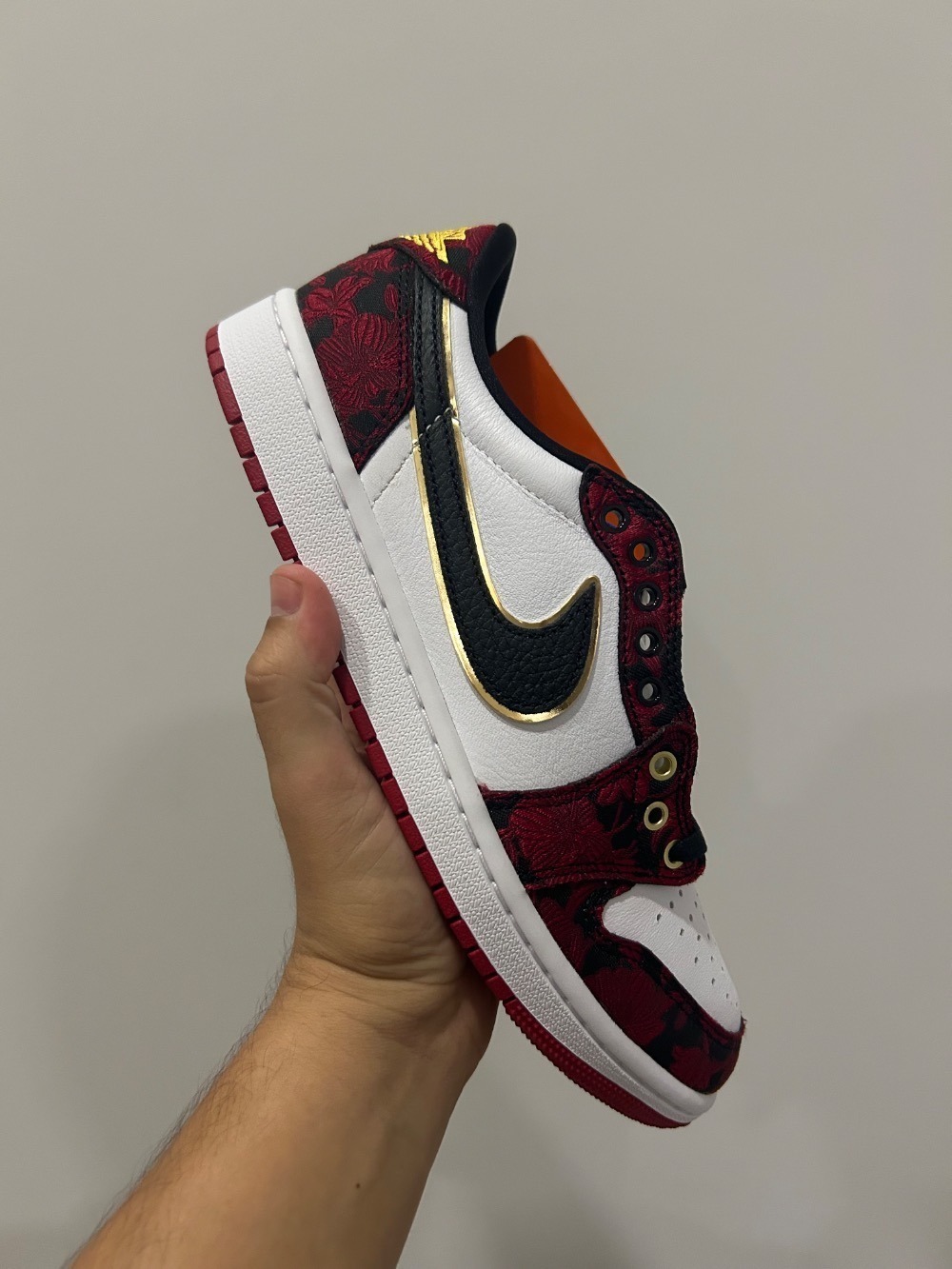 Air Jordan 1 Low Last Dance At The Garden Varsity Red — 40.5, Novo