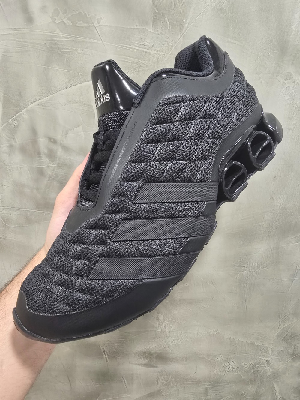 adidas Megaride S2 Core Black Iron Metallic — 39 / 40 / 41 / 42 / 43, Novo