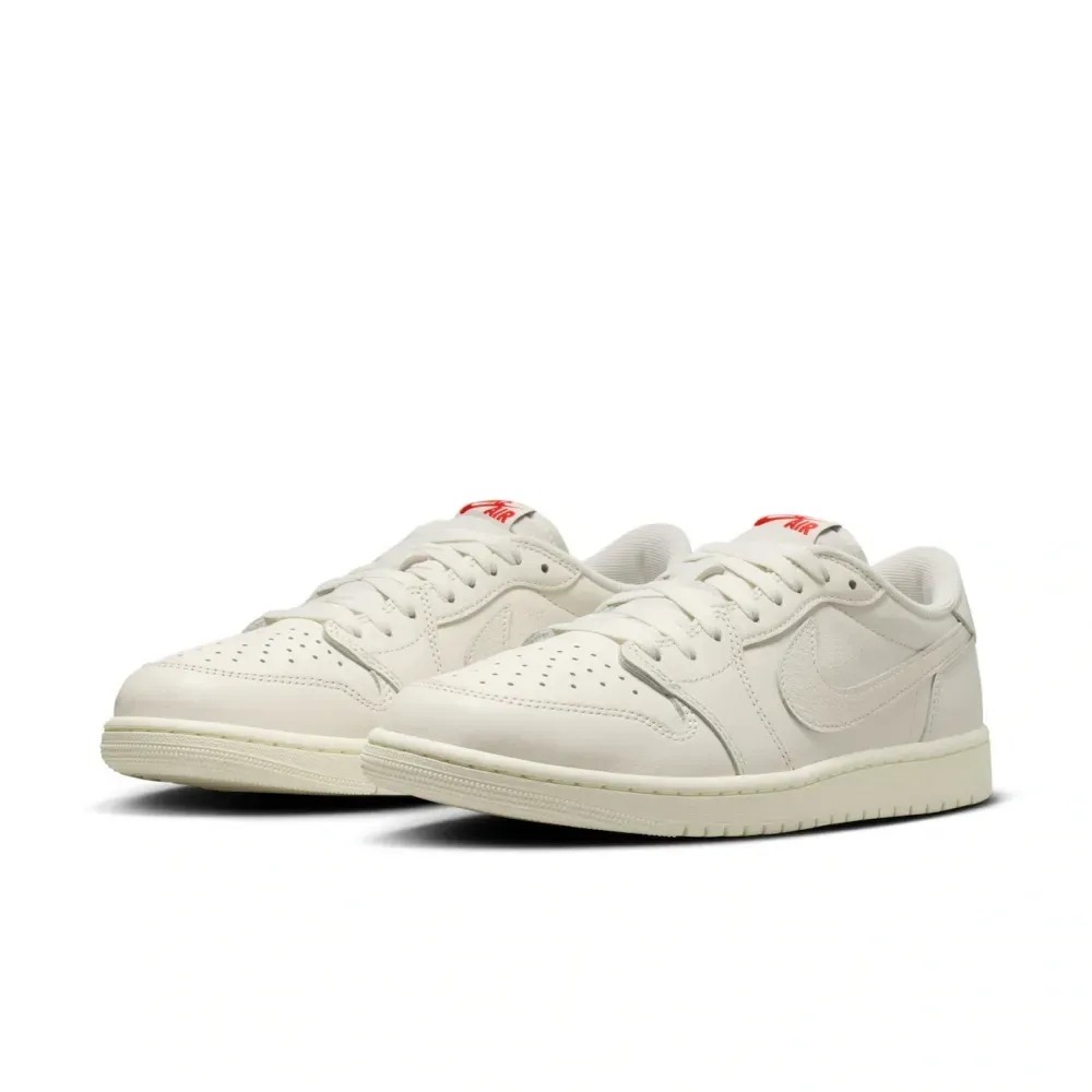Air Jordan 1 Retro Low OG Sail University Red — 44, Novo