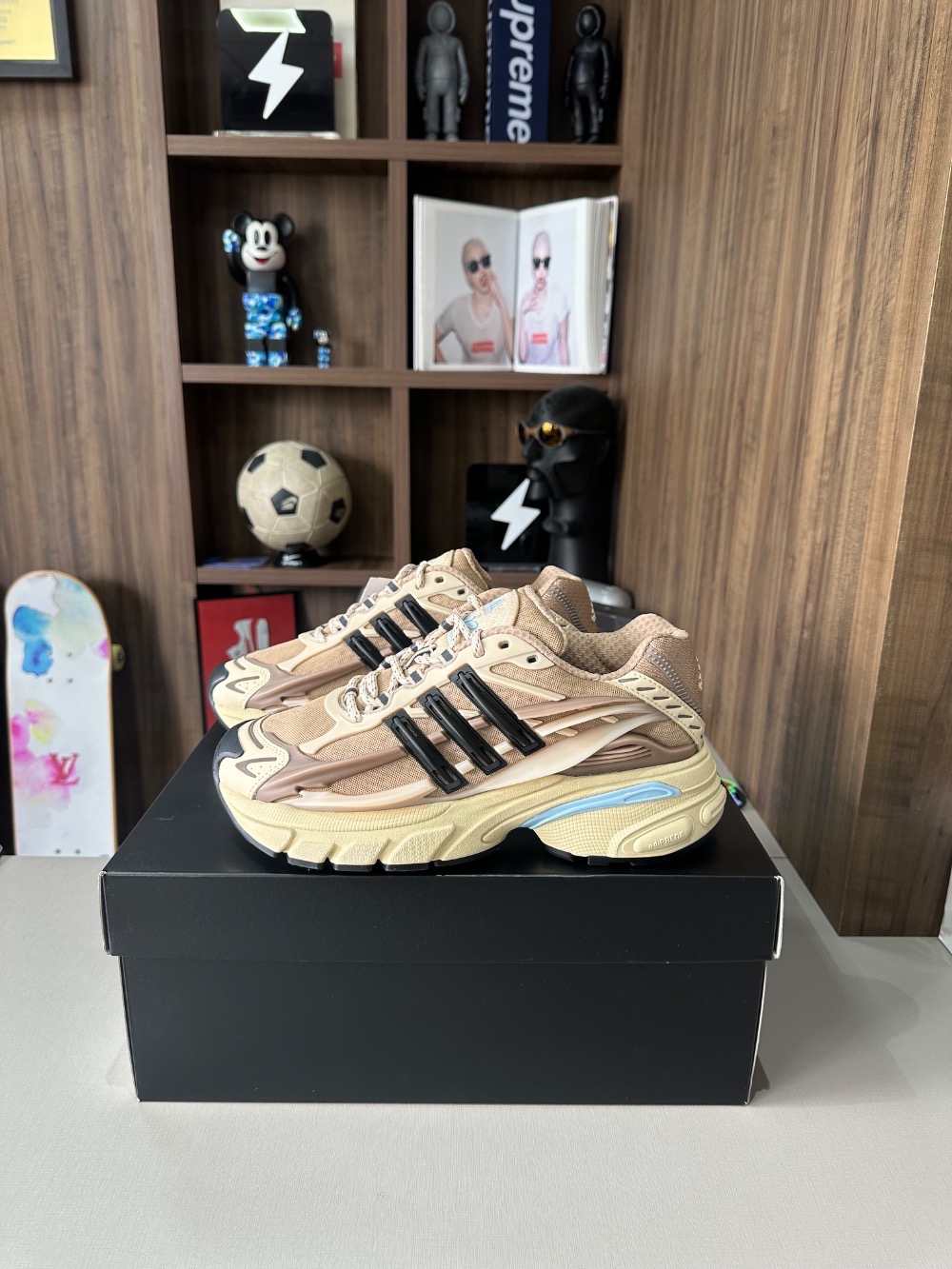 Pharrell Williams x adidas Adistar Jellyfish Crystal Sand Trace Brown — 46, Novo