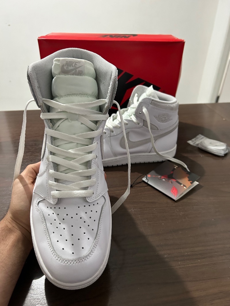 Foto 2 de Air Jordan 1 High '85 Neutral Grey — 44, Usado