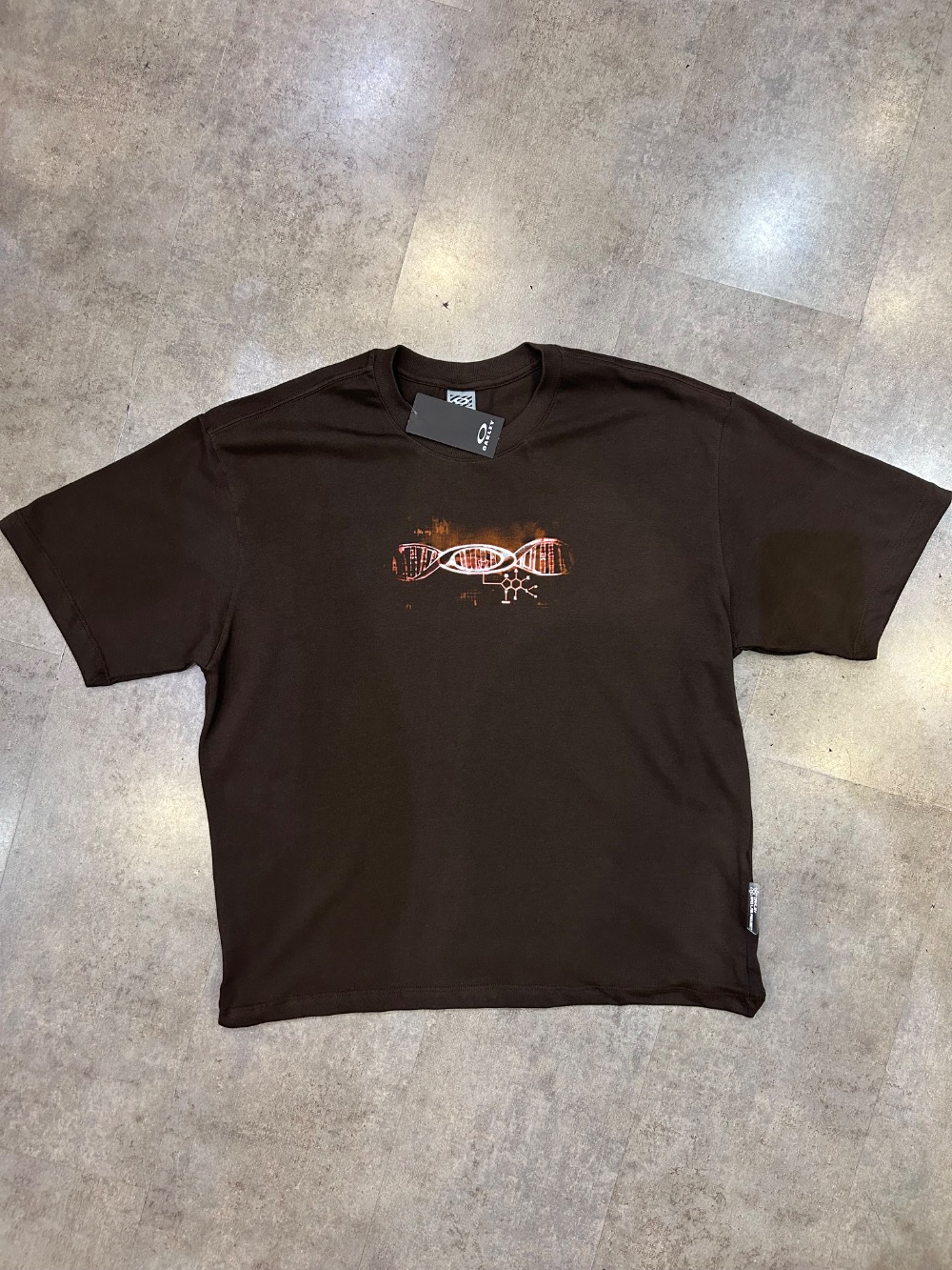 Camiseta Oakley Ellipse DNA Box Fit Cocoa Brown — M / G, Novo