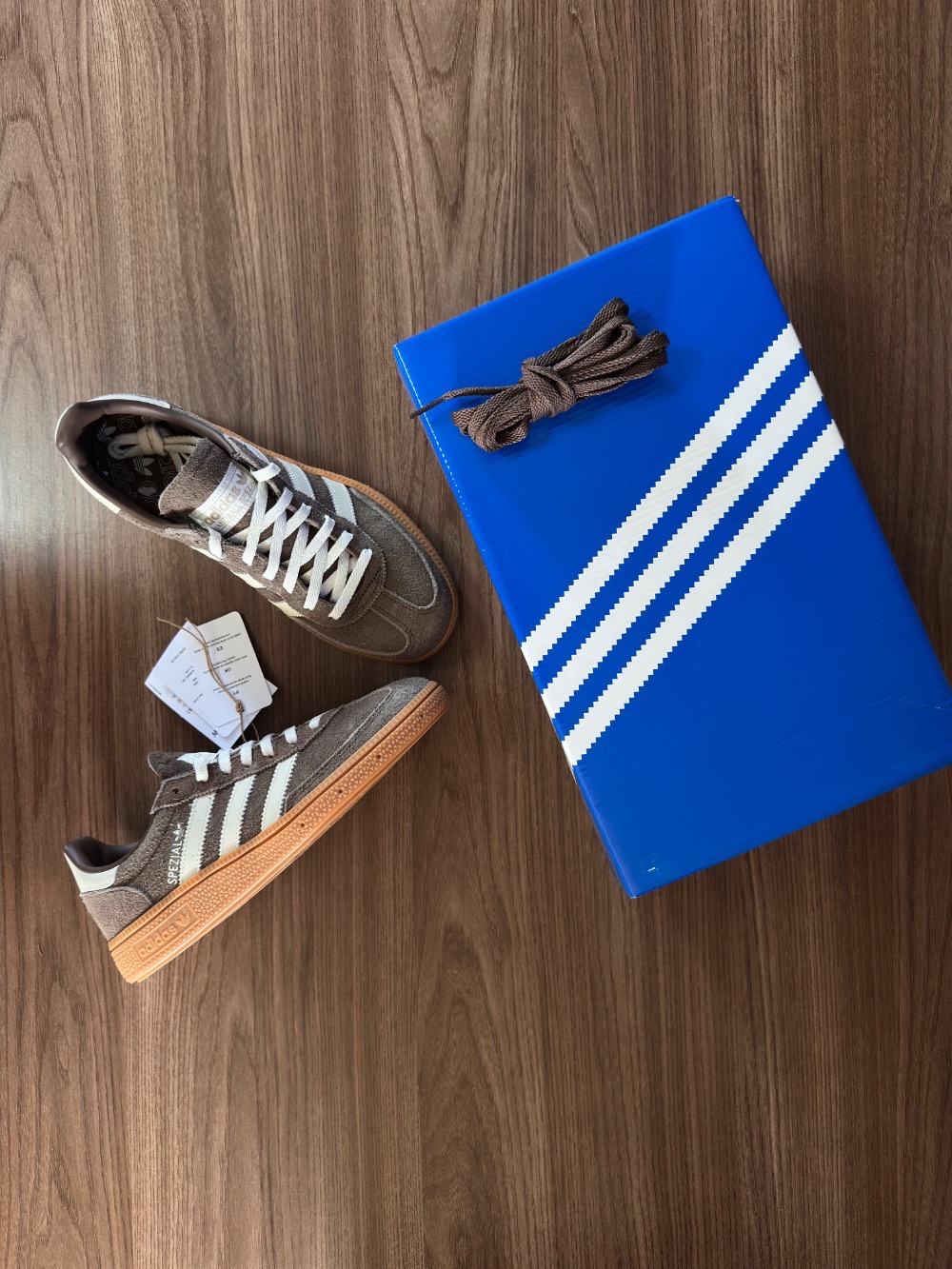 adidas Handball Spezial Earth Strata Off White Gum — 35, Novo