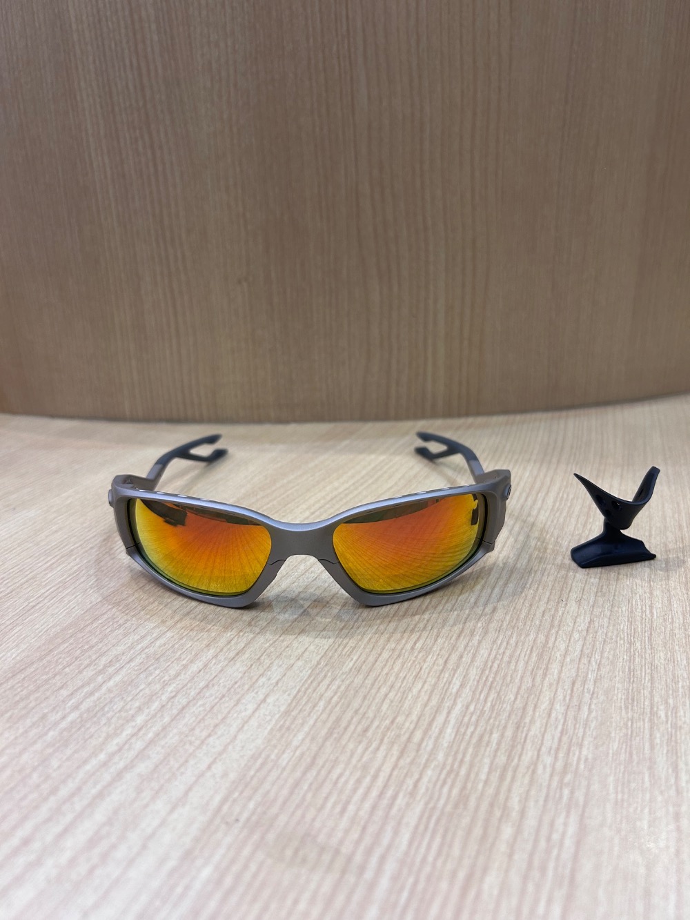 Óculos Oakley Plantaris SQ Prizm Ruby Titanium — Único, Novo