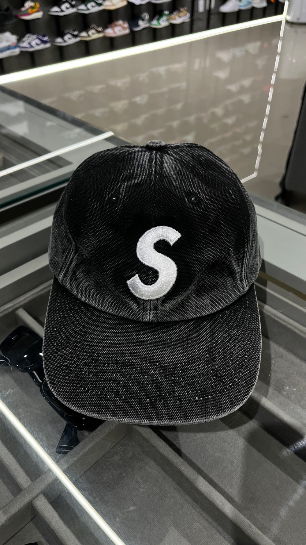 Boné Supreme Pigment Coated S Logo 6-Panel Black SS26-W5 — Único, Novo