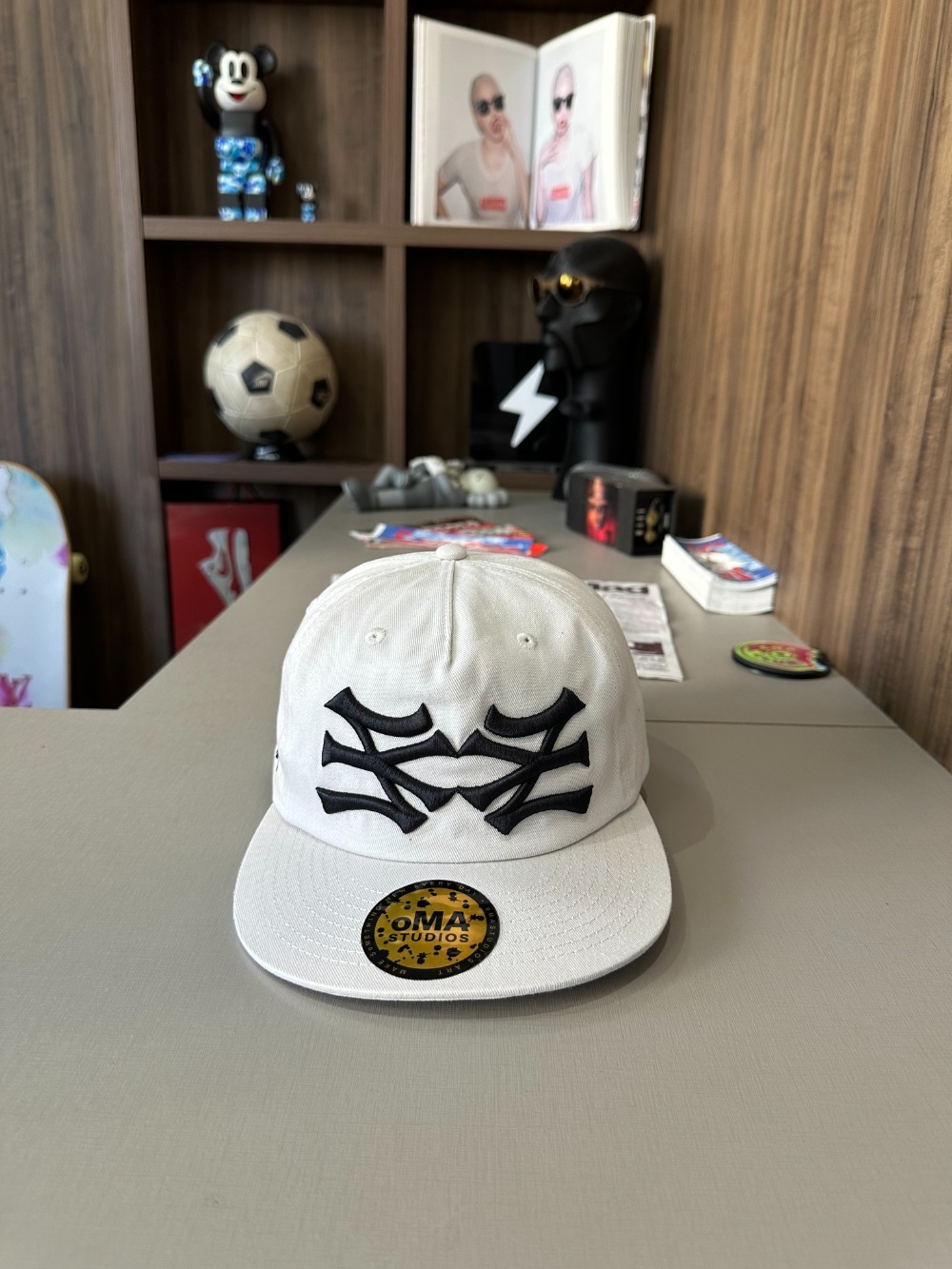 Boné oMA Studios NY NY White Black — Único, Novo
