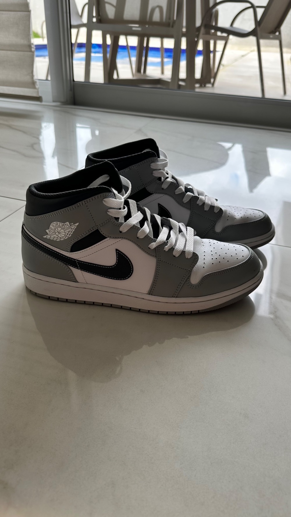 Air Jordan 1 Mid Light Smoke Grey — 44, Usado