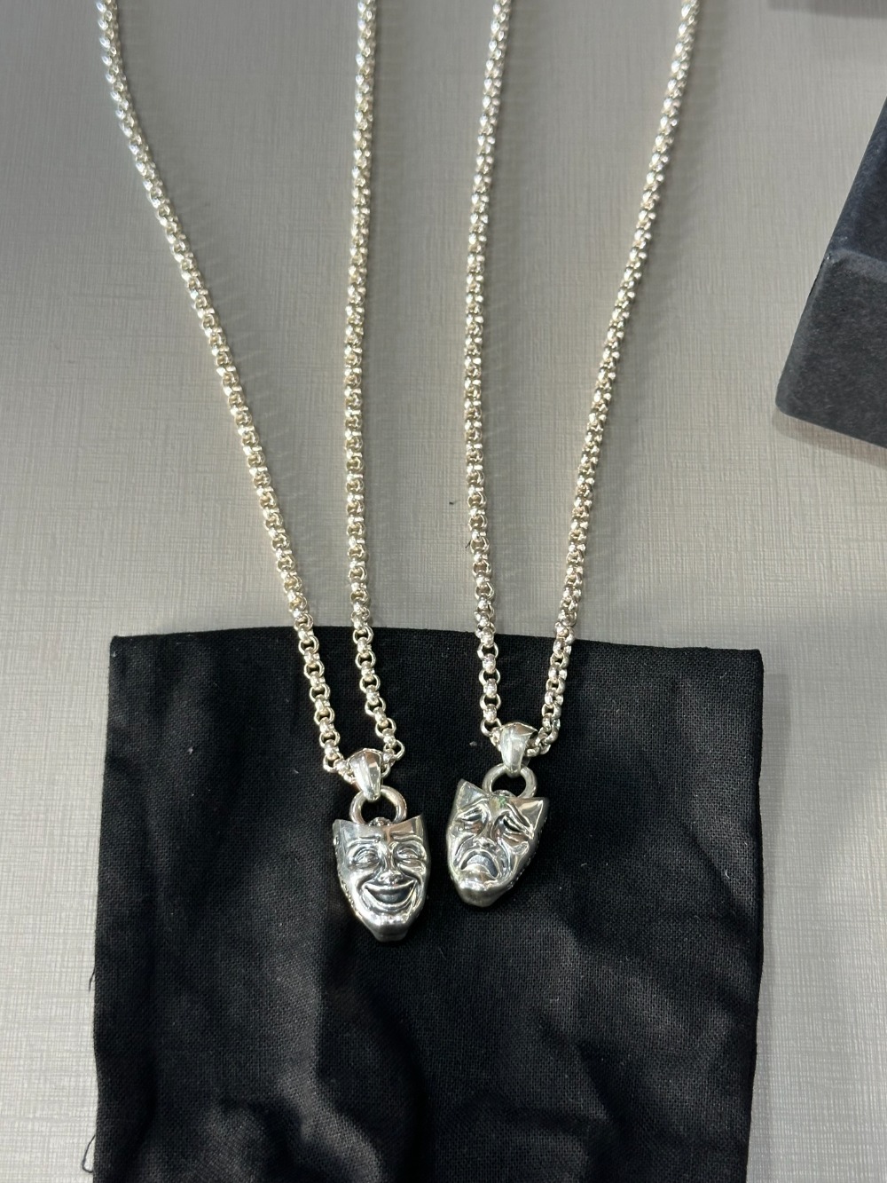 The Great Frog x Supreme Colar Drama Masks Pendant Silver SS26-W13 — Médio, Novo
