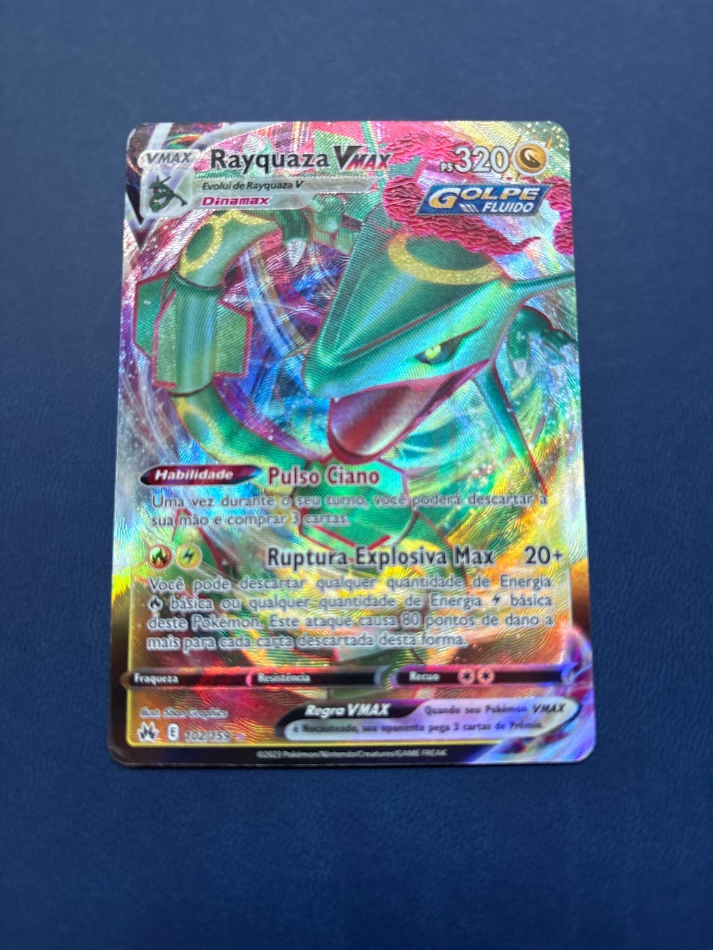 Rayquaza VMAX (102/159) Realeza Absoluta Pokémon TCG — Moderately Played, Usado