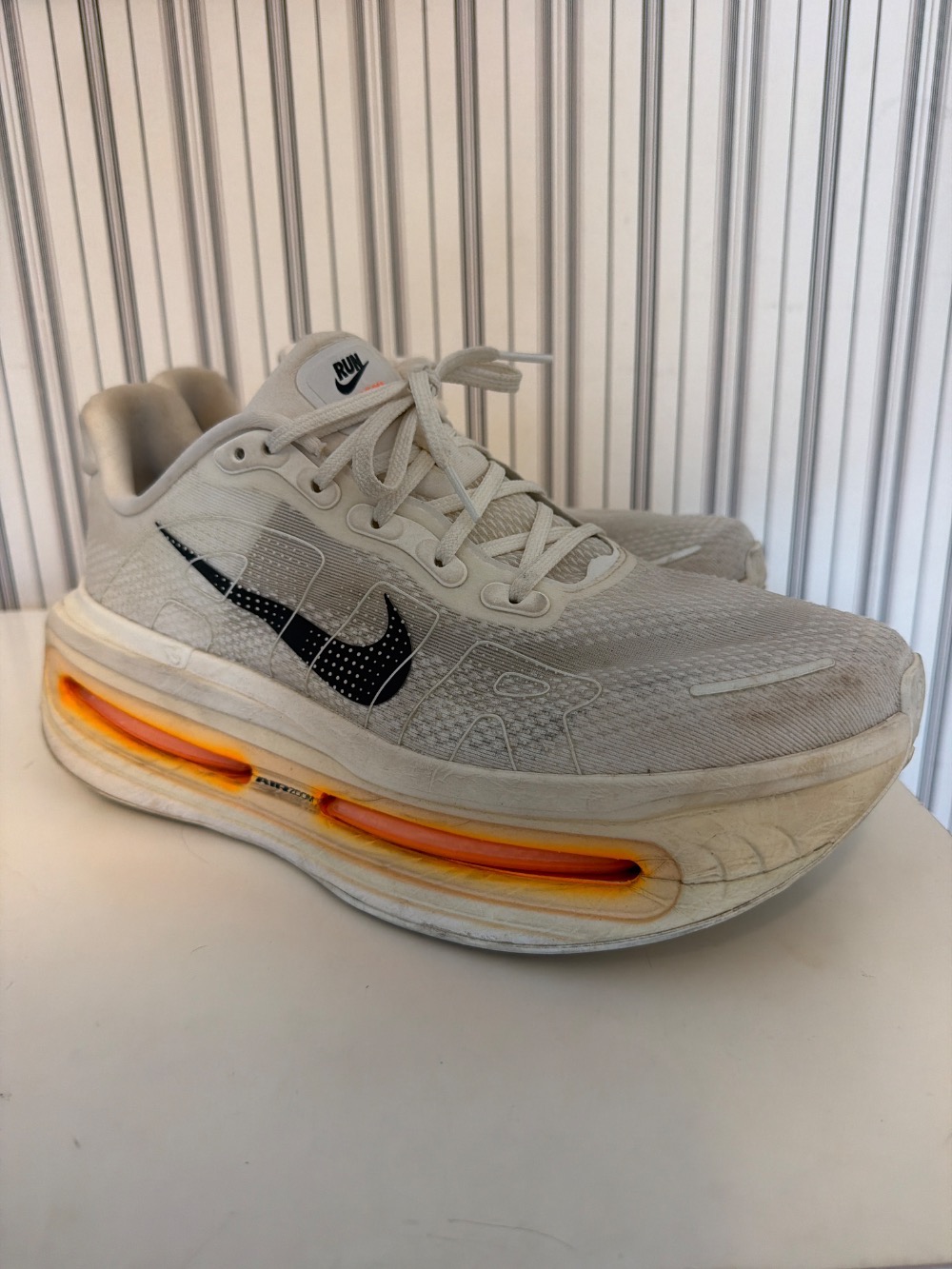 Nike Vomero Premium Sail Coconut Milk — 43, Usado