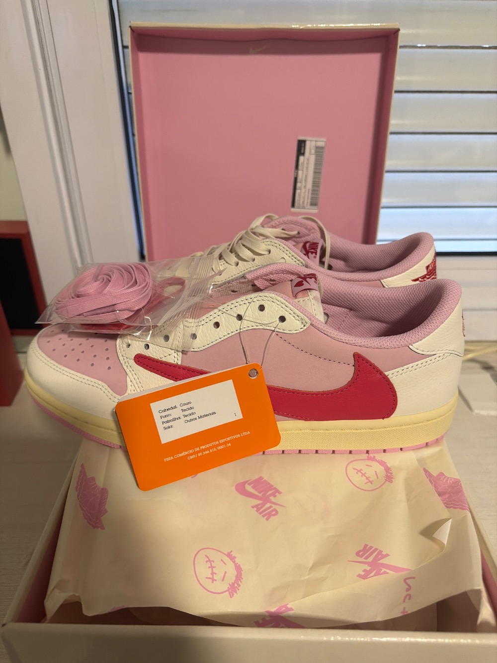Travis Scott x Air Jordan 1 Low OG SP Sail Tropical Pink — 43, Novo