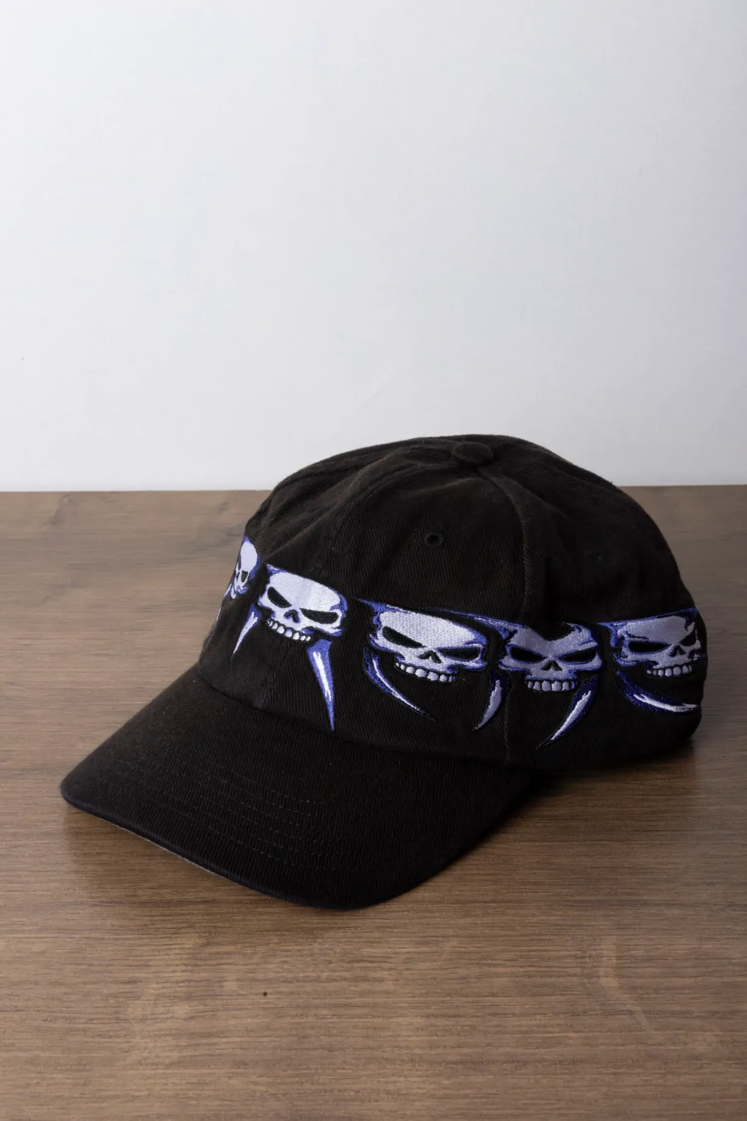 Boné Supreme Skulls Spellout 6-Panel Black FW26-W4 — Único, Novo