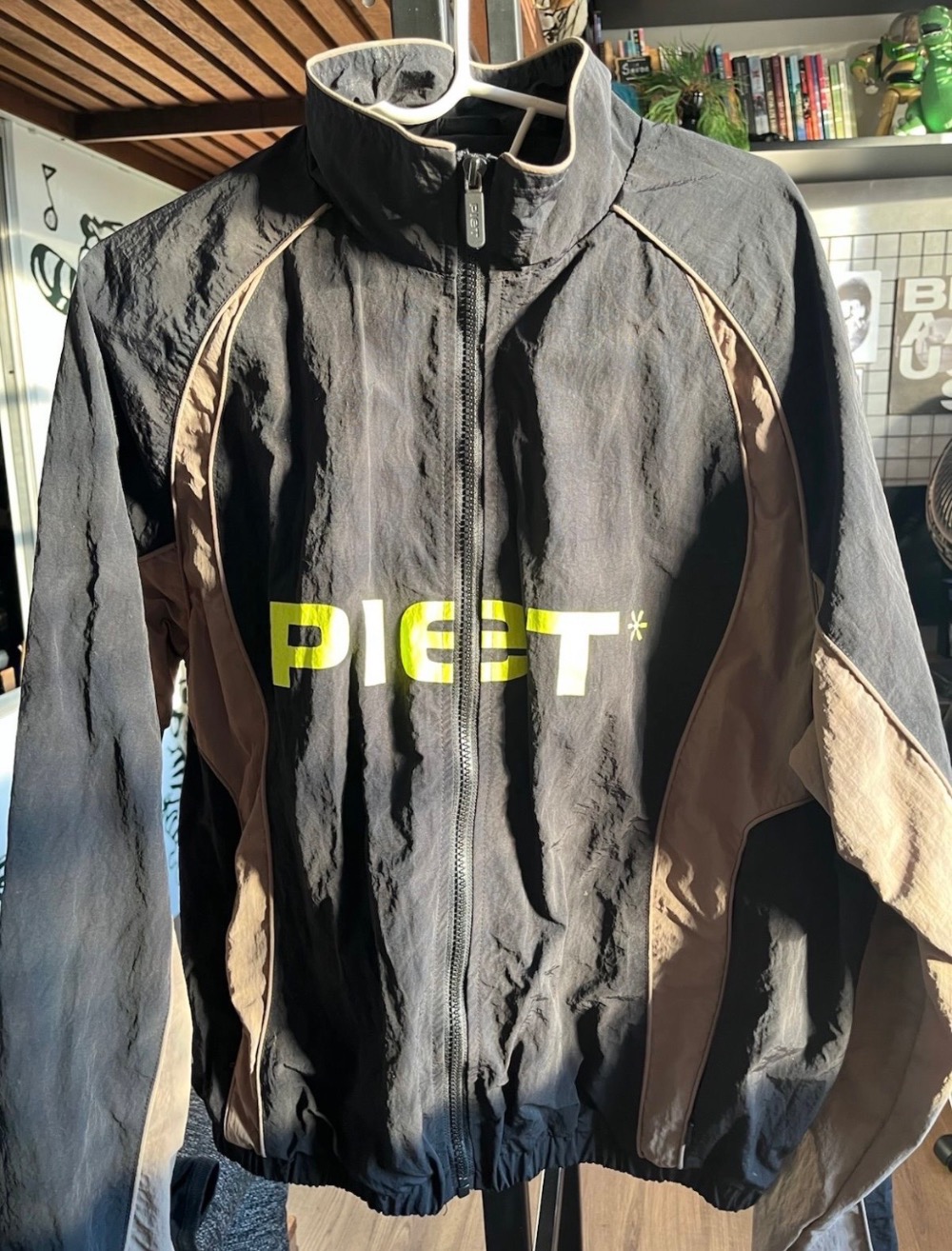 Piet x Pool Corta Vento Preta — P, Usado