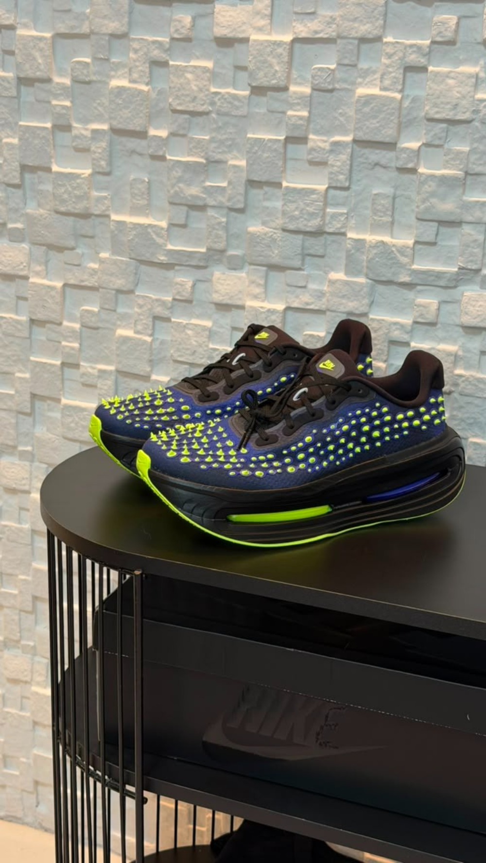 Nike Vomero Premium Rush Violet Volt Glow — 44, Novo